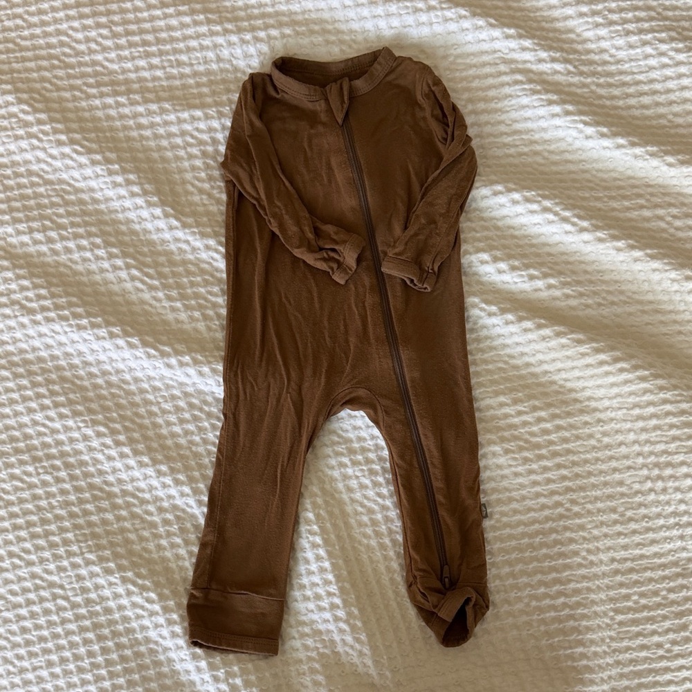 Kyte BABY Brown Long-Sleeve Footed One-Piece Zipper Pajamas